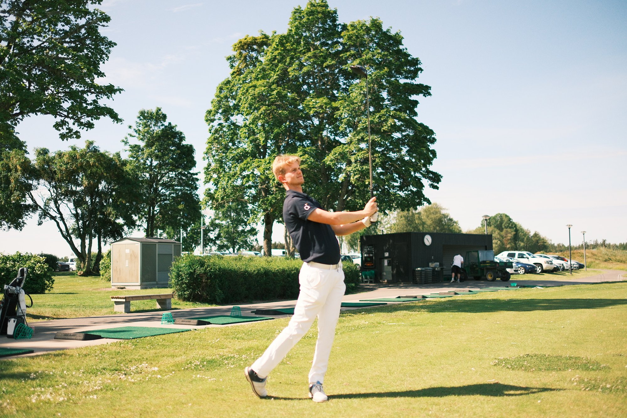 jacob_björnberg_slår_golfslag